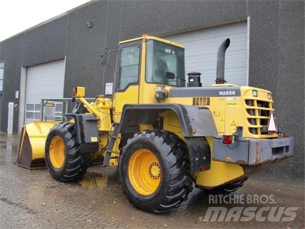 Komatsu WA320 Radlader