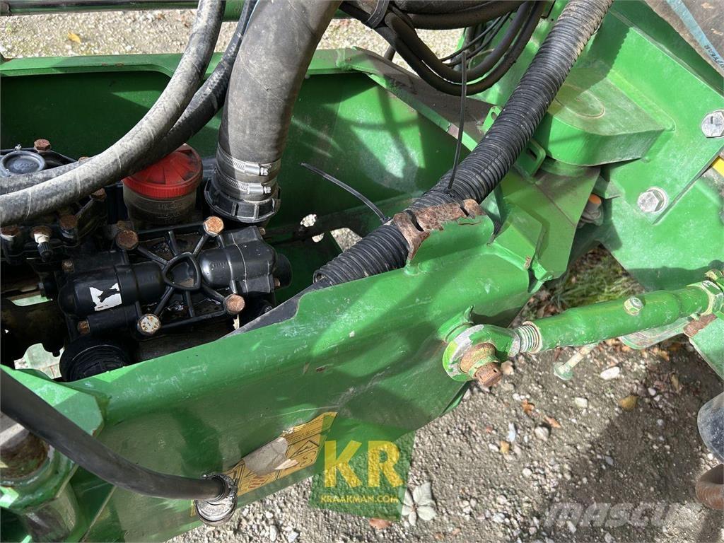 John Deere 840 Selbstfahrende Sprühgeräte
