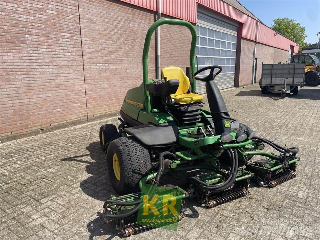 John Deere 8700A Grünflächenmäher