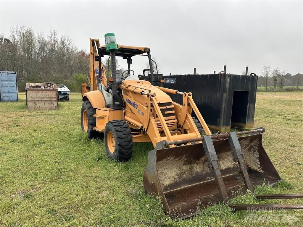 Komatsu WB140 Baggerlader