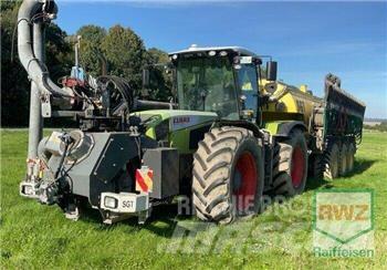 CLAAS XERION 3800 TRAC Düngemittelverteiler