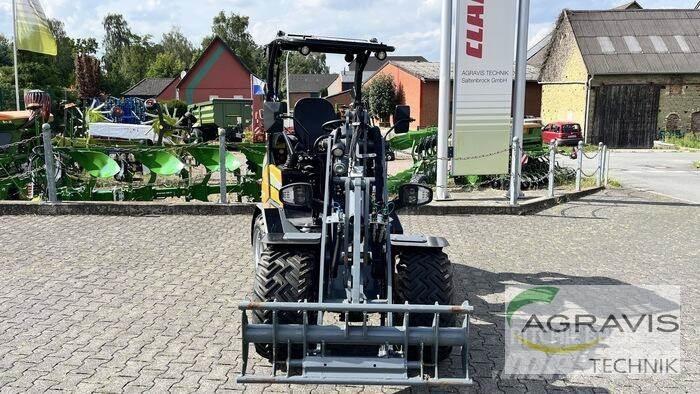 GiANT G2200E Radlader