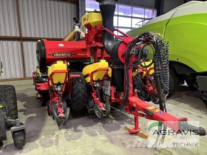 Väderstad TEMPO TPF 8 Drillmaschinen