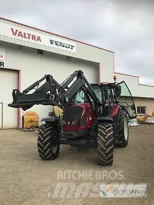 Valtra N154D Traktoren
