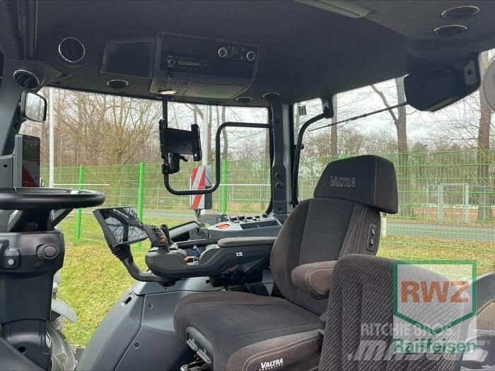 Valtra Q305 Traktoren