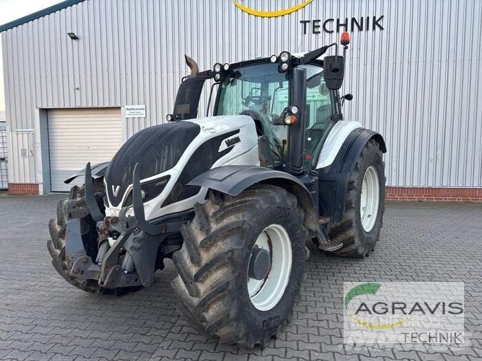 Valtra T 214 D Traktoren