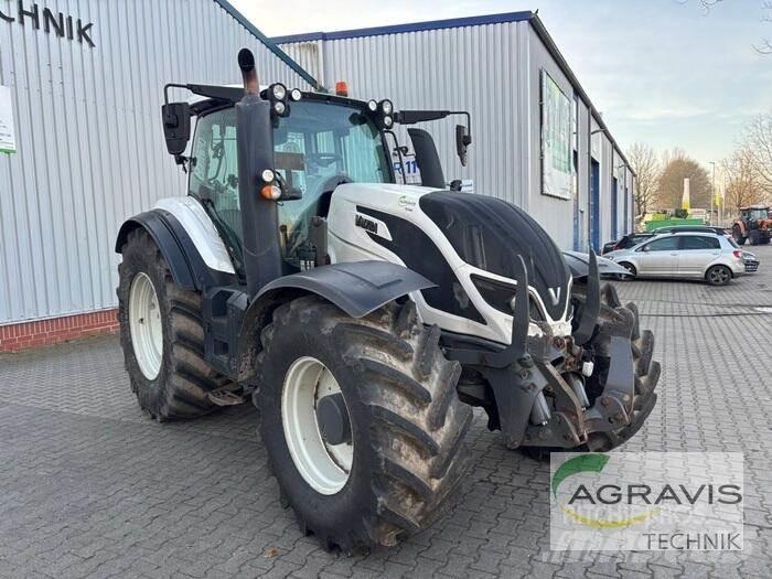 Valtra T 214 D Traktoren