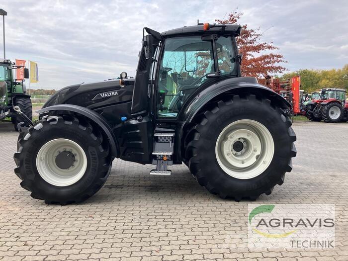Valtra T 235 D Traktoren