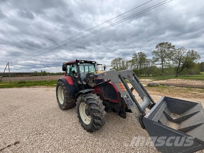 Valtra T130 Traktoren