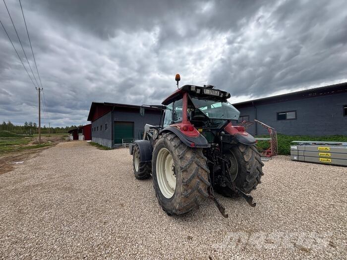 Valtra T130 Traktoren