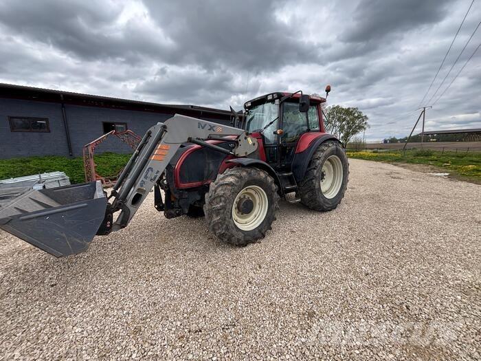 Valtra T130 Traktoren