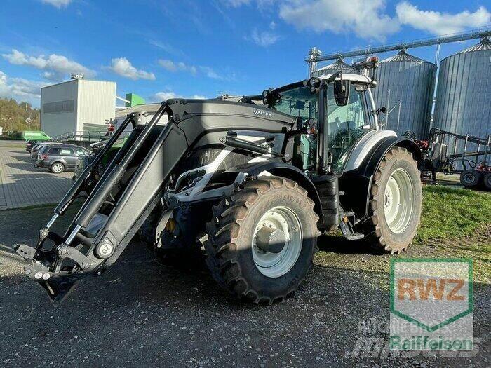 Valtra T215D Traktoren