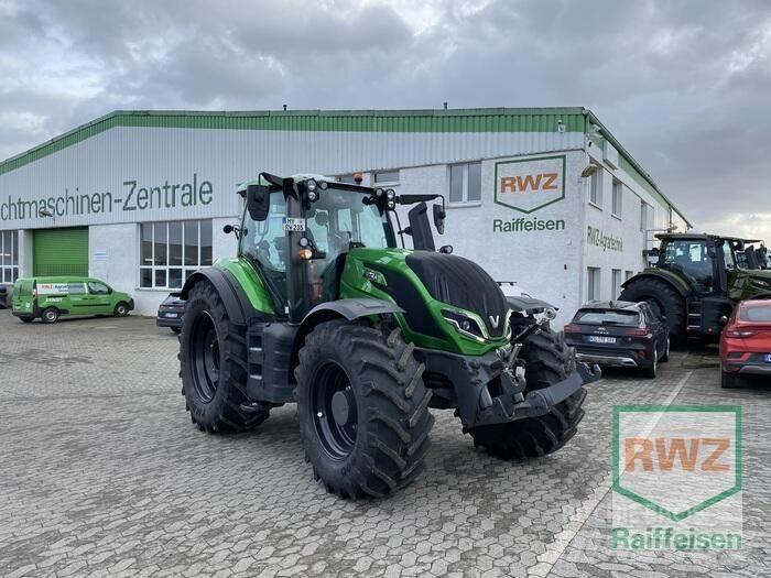 Valtra T235V Traktoren