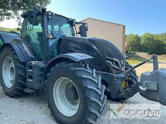 Valtra T235V Traktoren
