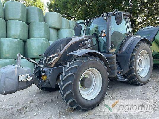 Valtra T235V Traktoren