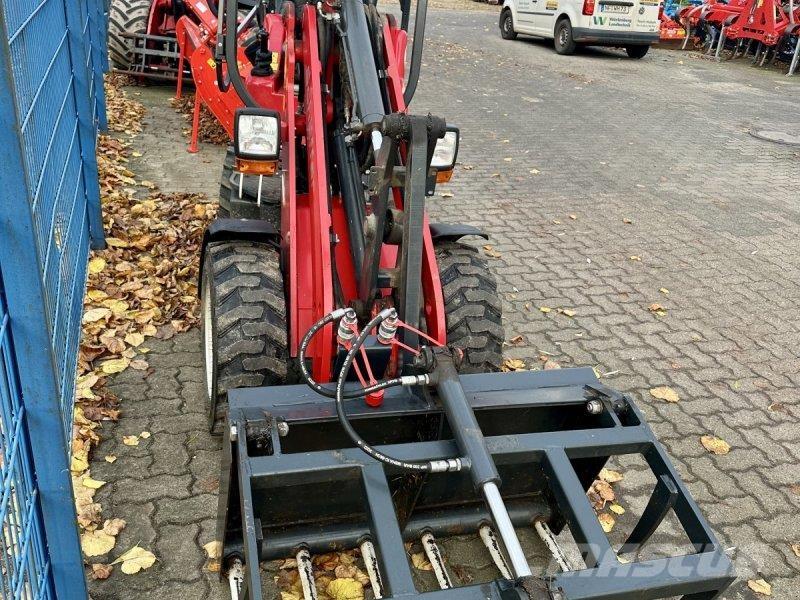 Schäffer 2028 Hoflader