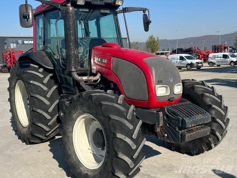 Valtra A93 H Traktoren