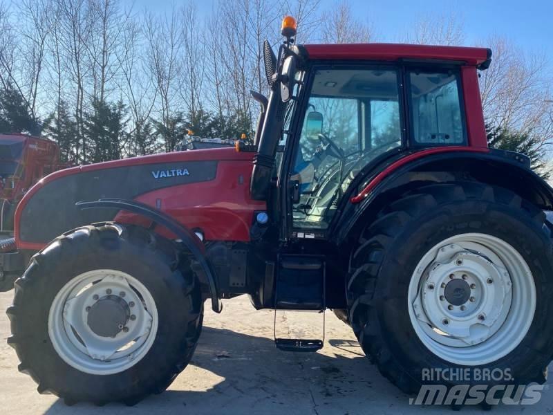 Valtra T153 H Traktoren