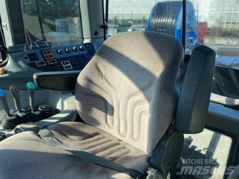 Valtra T153 H Traktoren