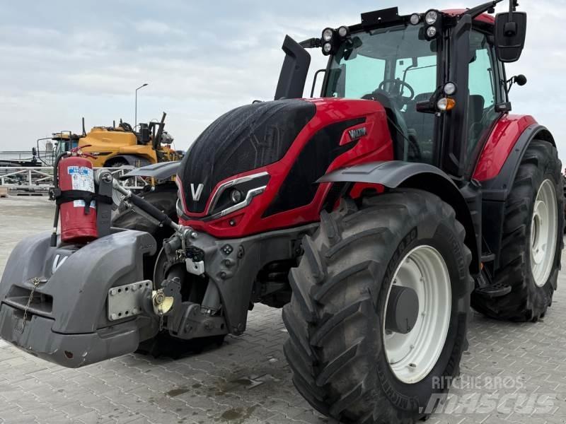 Valtra T235A Traktoren