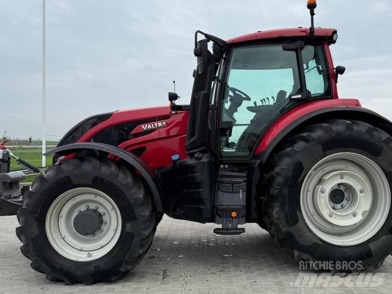 Valtra T235A Traktoren