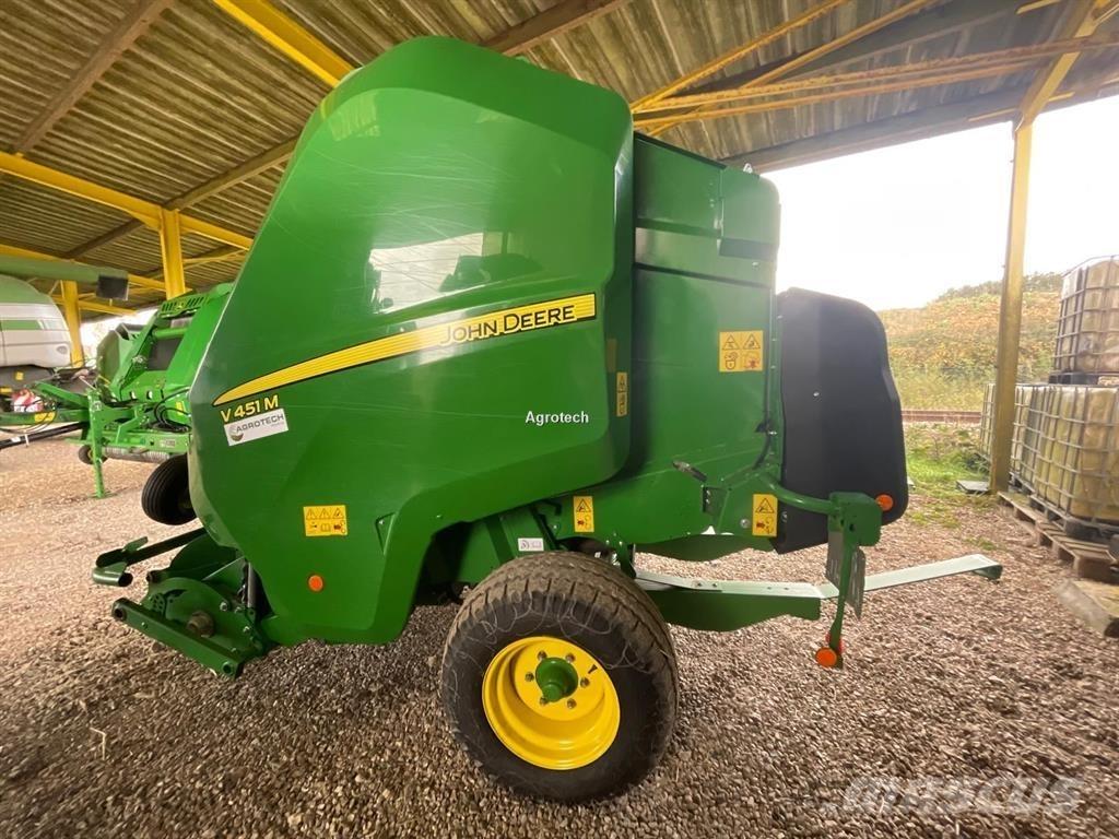 John Deere V451M Rundballenpressen