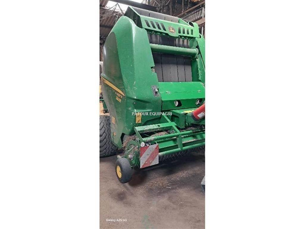 John Deere V461M Rundballenpressen