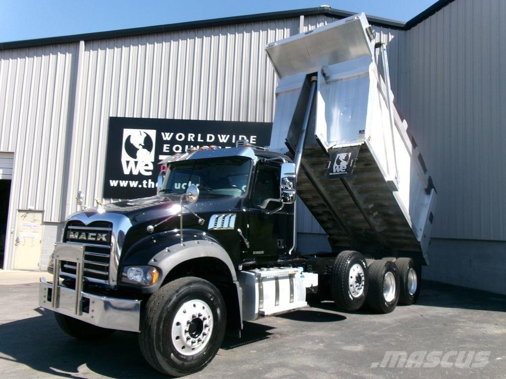 Mack GR64F Kipper