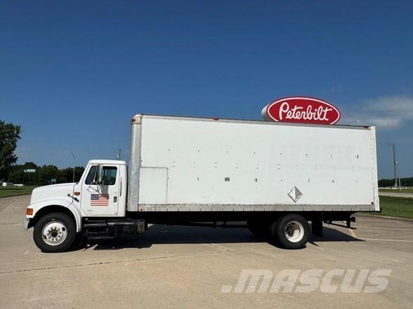 International 4900 Kofferaufbau