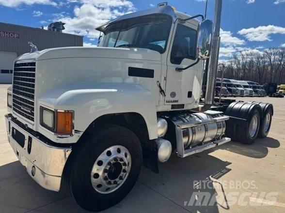Mack PINNACLE CHU613 Sattelzugmaschinen