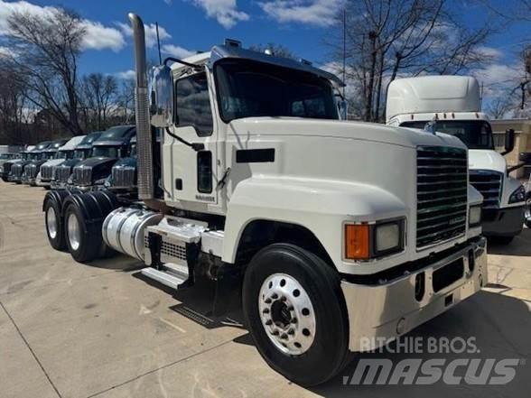 Mack PINNACLE CHU613 Sattelzugmaschinen