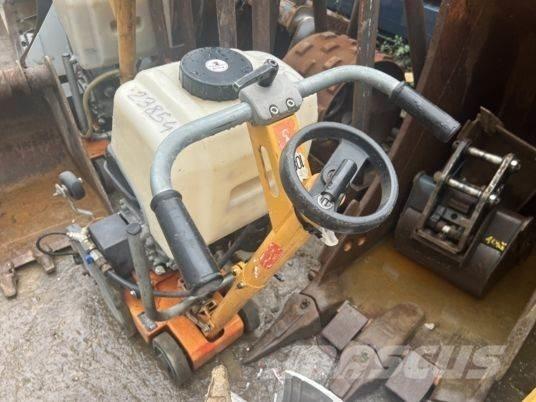  Scie à sol HUSQVARNA Sonstige Baumaschinen