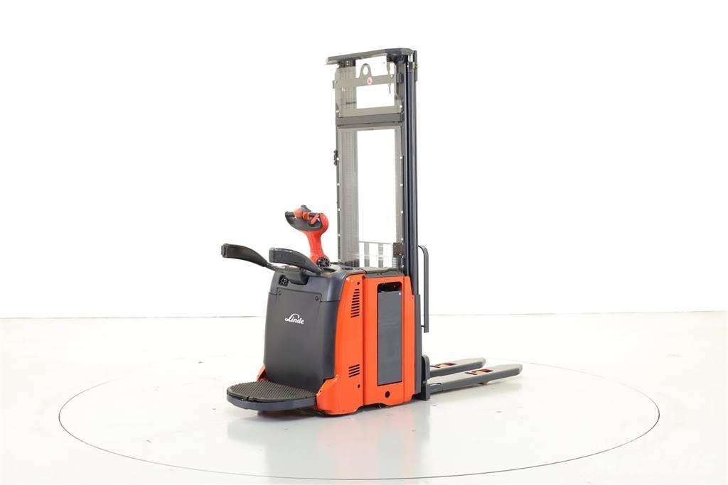 Linde L12AP Zelfrijdende stapelaars