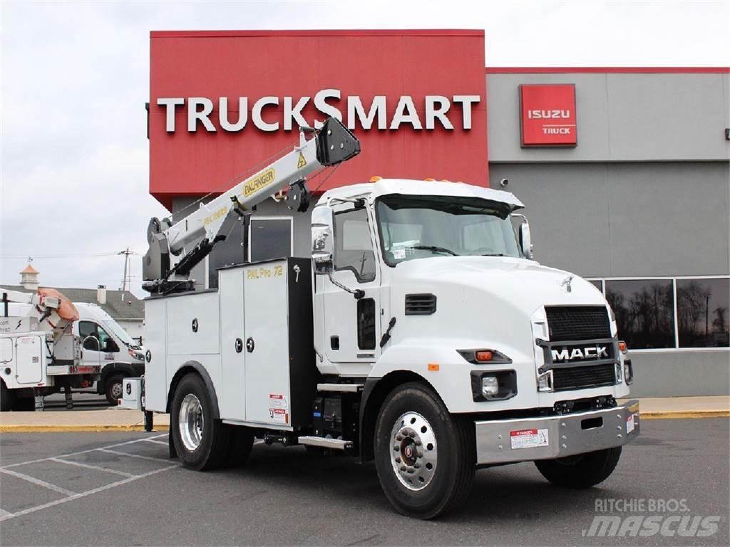 Mack MD6 Kranwagen