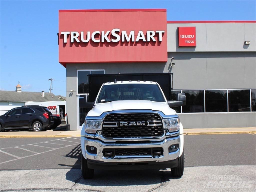 RAM 5500 Pritschenwagen/Pritschenwagen mit Seitenklappe
