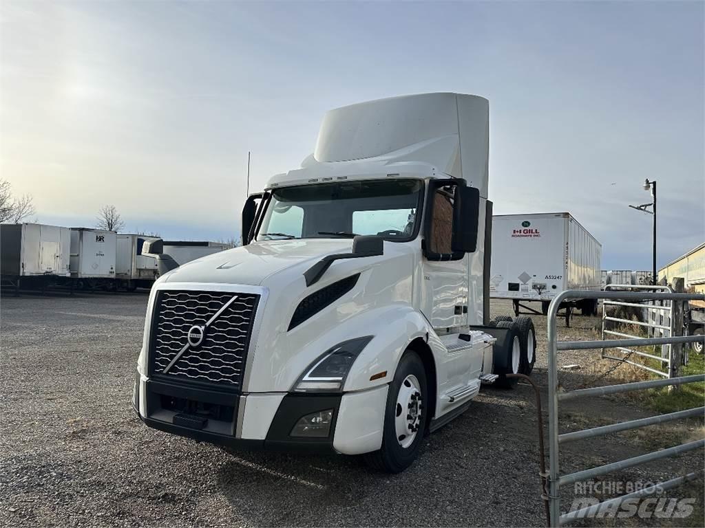 Volvo VNL300 Sattelzugmaschinen