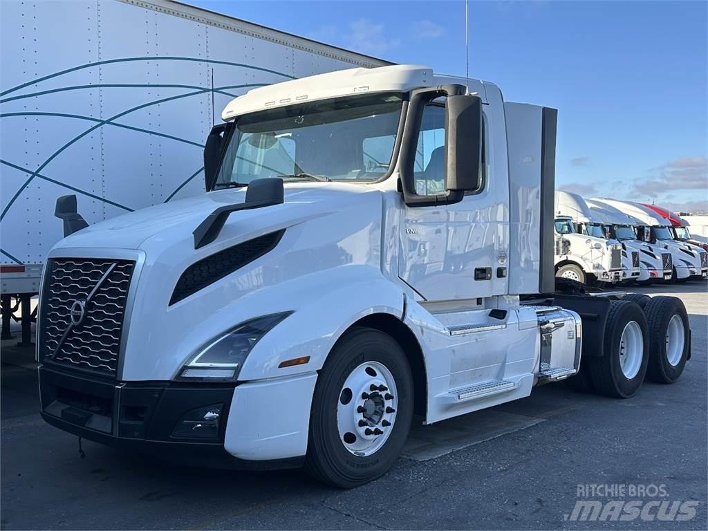 Volvo VNL300 Sattelzugmaschinen