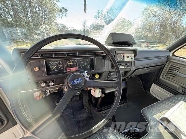 Ford F-800 Sonstige Baumaschinen