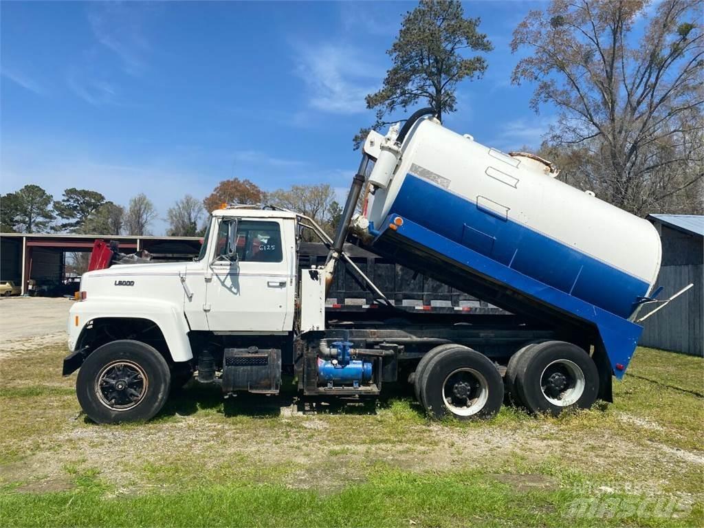 Ford L8000 Sonstige Baumaschinen