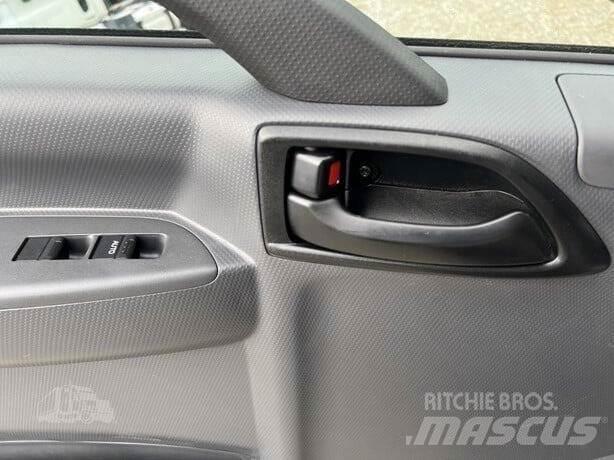 Isuzu NRR Sonstige Baumaschinen