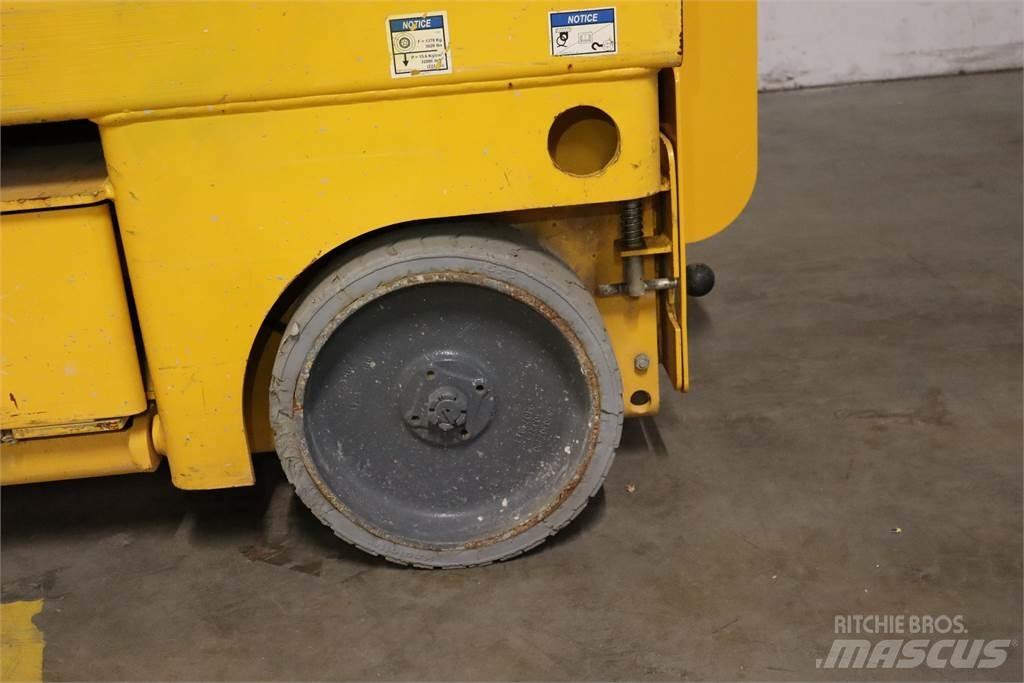 Haulotte Compact 10 Scheren-Arbeitsbühnen