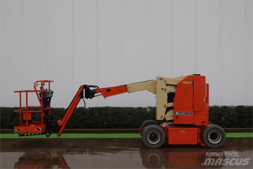 JLG E300AJP Gelenkteleskoparbeitsbühnen
