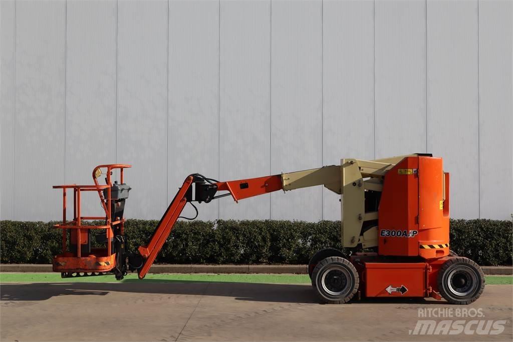 JLG E300AJP Gelenkteleskoparbeitsbühnen