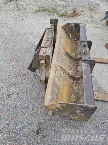 Mecalac 12MTX Schaufeln
