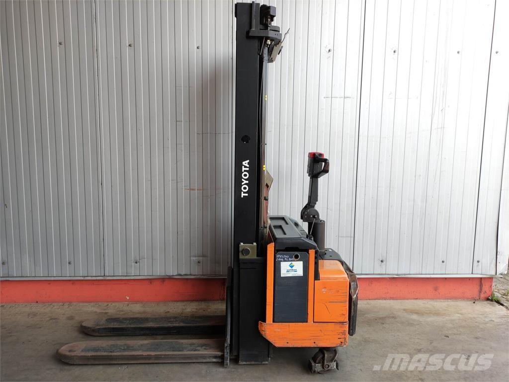Toyota SLL 16 Deichselstapler
