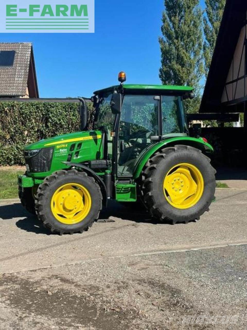 John Deere 5075 e Traktoren