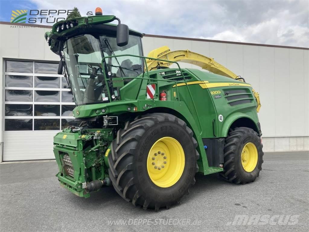 John Deere 8300 Feldhäcksler