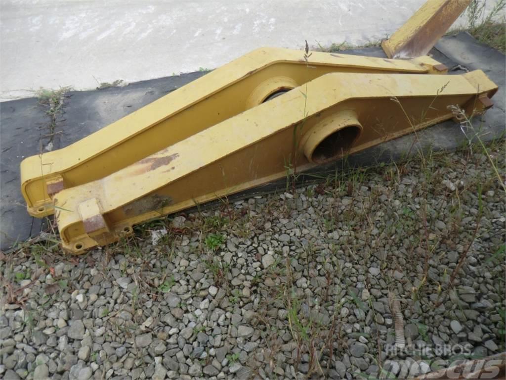 CAT 323D Chassis
