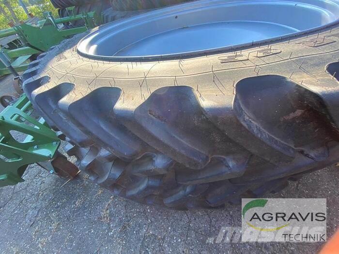 Firestone 300/95 R52 + 270/95 R36 Reifen