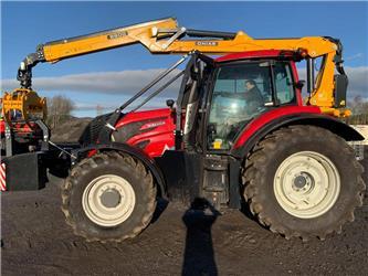Valtra T174 TwinTrac with Oniar 8800 Timber Loader